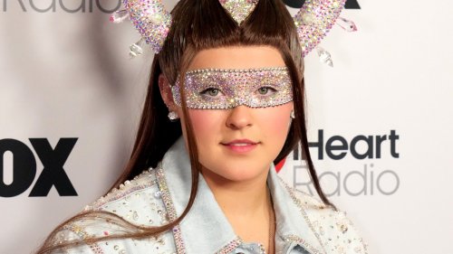 These iHeartRadio Awards Looks Turned Heads For The Wrong Reason