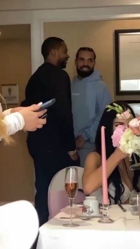 Drake a fait un arrêt surprise dans un « bridal shower » à Montréal ce week-end