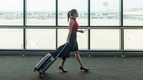 Flight Attendants And Pilots Warn Against Wearing This Apparel On An Airplane