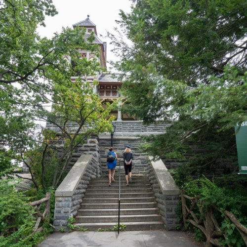 Here's how you can hike across Manhattan just like in 'Broad City' 