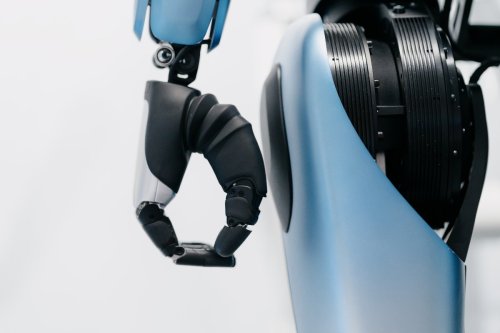 The Internet can't handle this scary video of an attacking humanoid robot