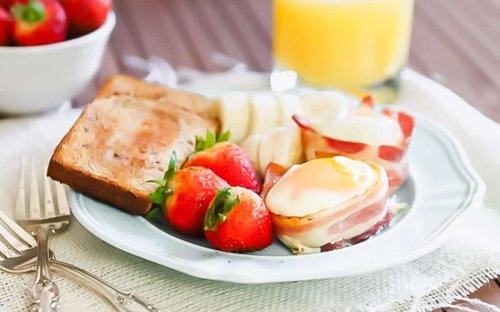 17 Hearty Breakfast Recipes to Power Through Monday