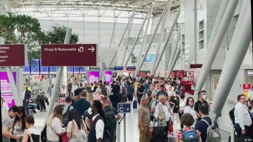 Airports in chaos: Where are the staff?