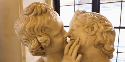 Why was kissing banned in England 1439?
