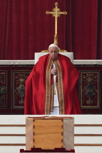 Le immagini dei funerali di Benedetto XVI