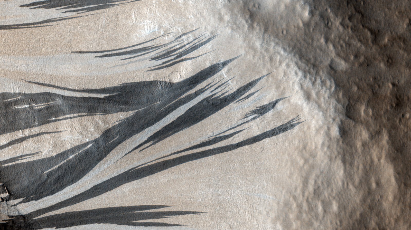 How Dust Avalanches On Mars Reshape The Planet's Surface 