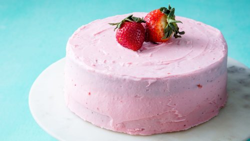 A Classic Strawberry Cake For Summer
