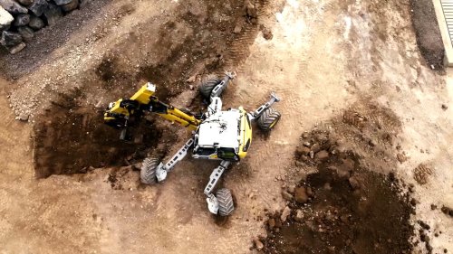 This Robot Construction Worker Finds Its Own Material to Build With