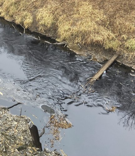 Oil spill in rural Kansas creek shuts down Keystone pipeline