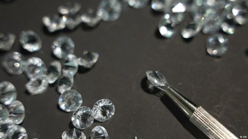 Making diamonds from CO2