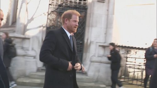 Prince Harry arrival marks the start of four day phone-tapping trial