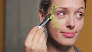 The Lowdown on Using an Avocado Mask for Your Skin Care Routine