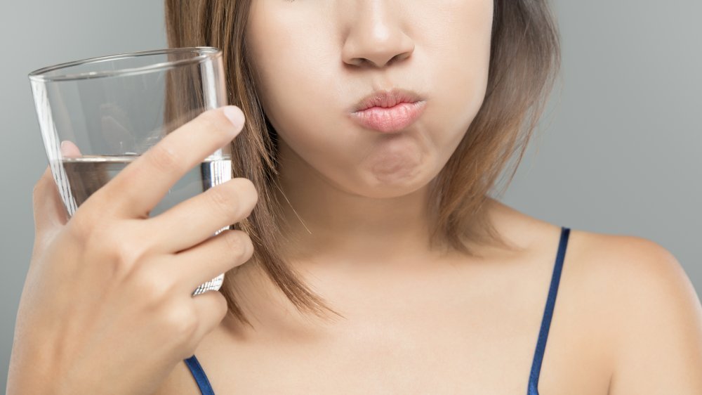 brushing teeth rinsing mistakes makes