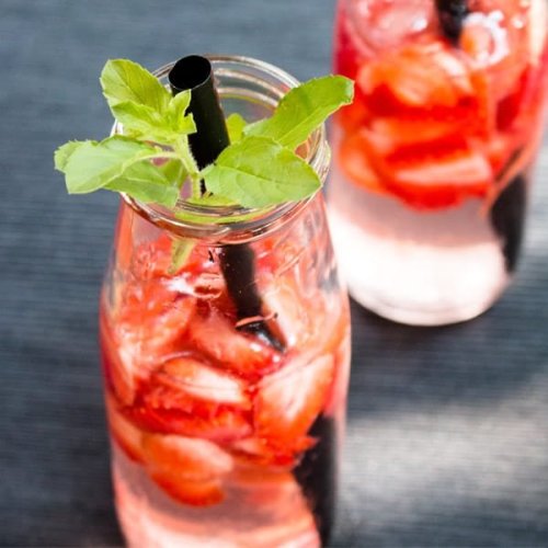 Make Strawberry flavored Spa Water at home! #StayHydrated
