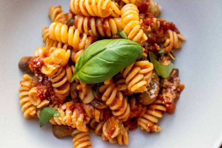 Easy Mushroom Tomato Pasta
