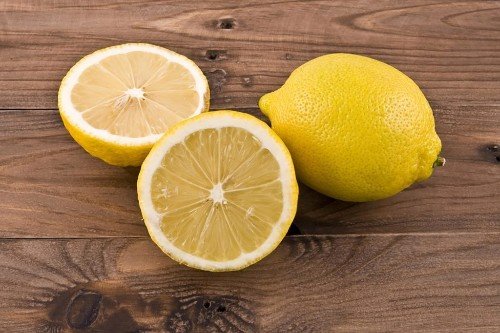Here’s What Will Happen if You Place a Piece of Lemon Next to Your Bed