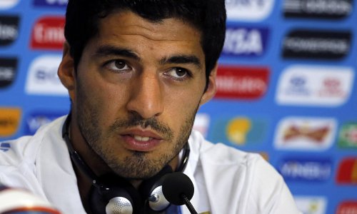 Luis Suárez allowed to train during ban after Fifa backtracks