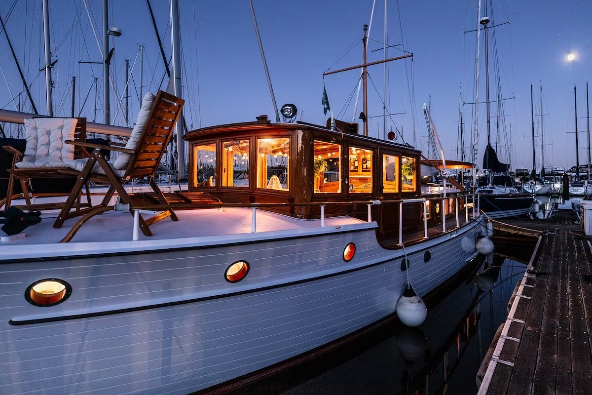 You can actually stay in these stunning Sausalito houseboats