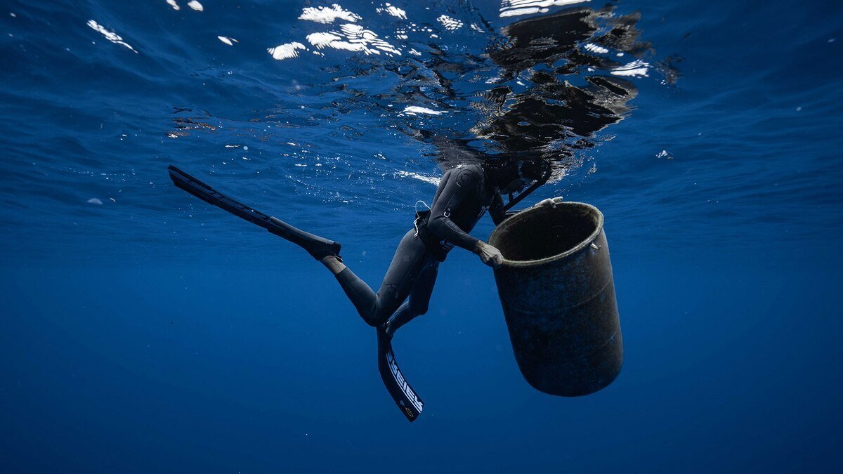 Swimming through the Great Pacific Garbage Patch–and 4 more captivating stories
