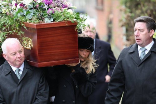 Kate Garraway says goodbye to Derek Draper as daughter Darcy carries coffin