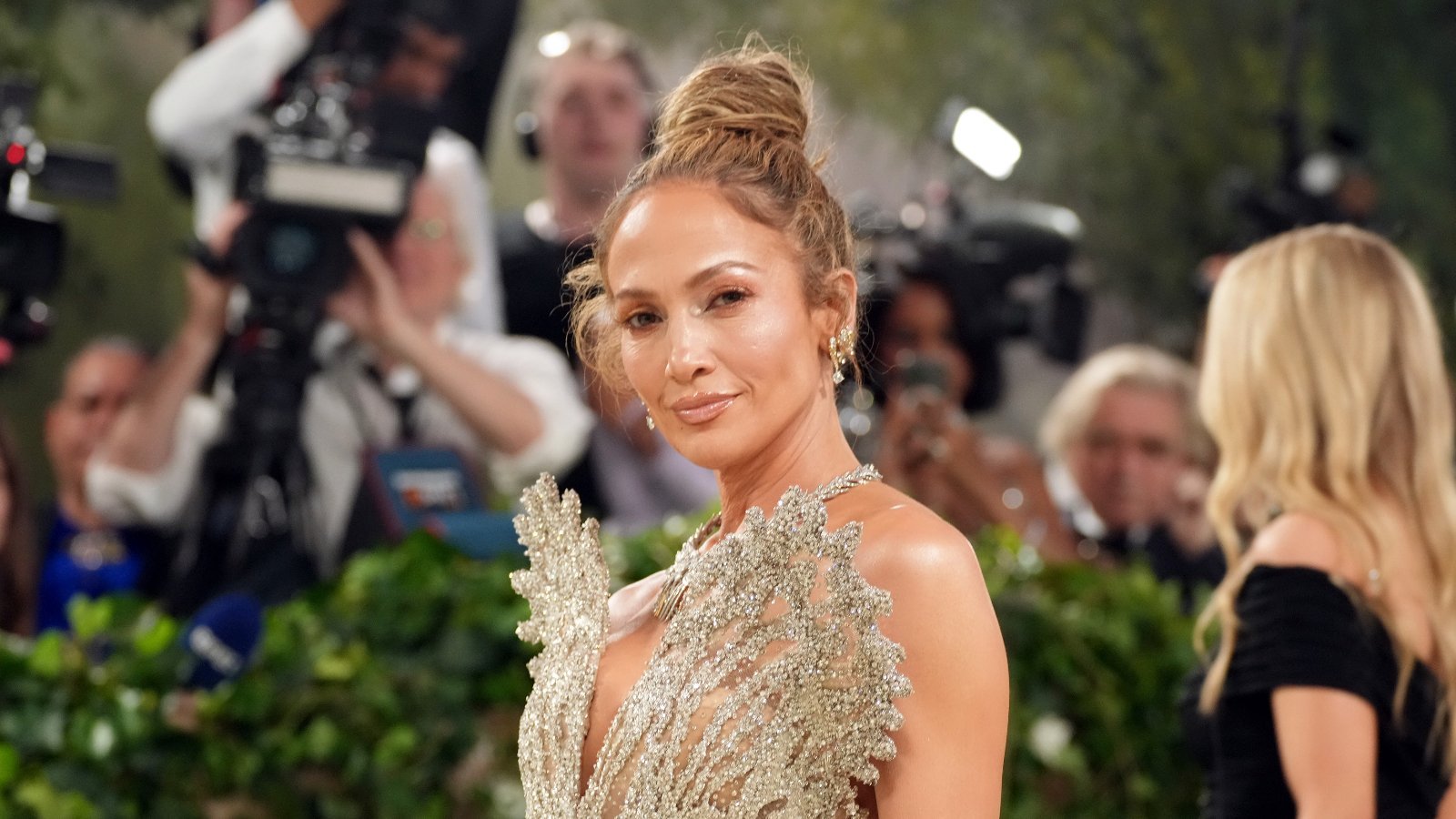 People share more terrible experiences they've had with Jennifer Lopez