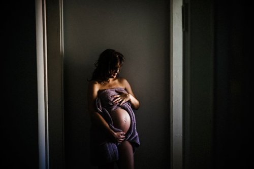 From pregnancy to birth: 8 photo stories capture early motherhood