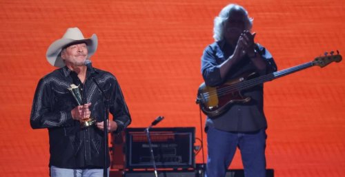 Alan Jackson's emotional moment at the ACM Awards left the crowd in tears