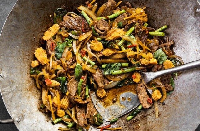 We Can't Get Enough Of This Beef & Veggie Stir-Fry