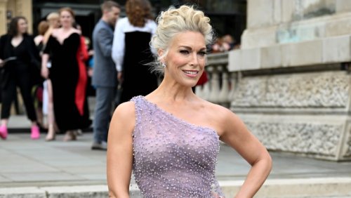 Hannah Waddingham scolds photographer for telling her to ‘show leg’ on red carpet