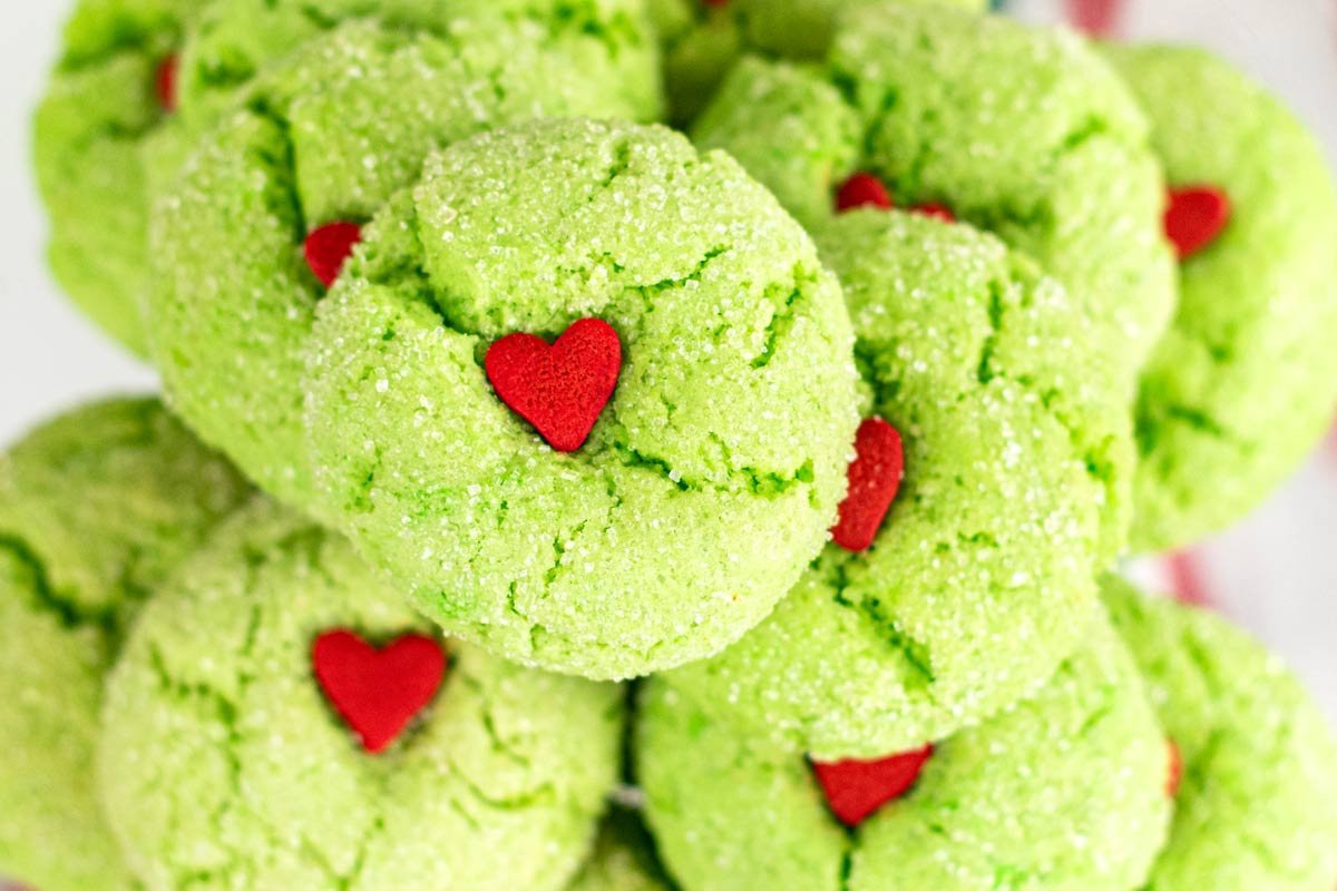 11 Grinch Desserts, Treats & Drinks for Christmas