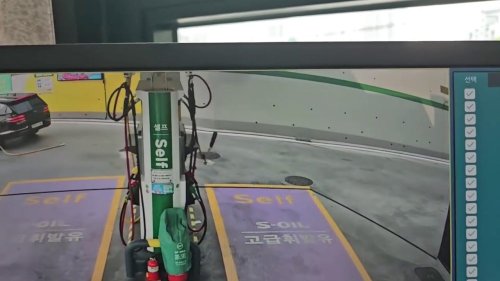 South Korea: Driver forgot to remove fuel nozzle from car before driving off