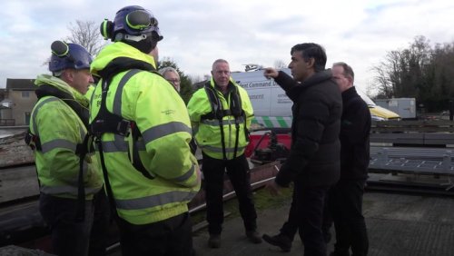 Rishi Sunak meets flood-hit residents and workers in Oxford