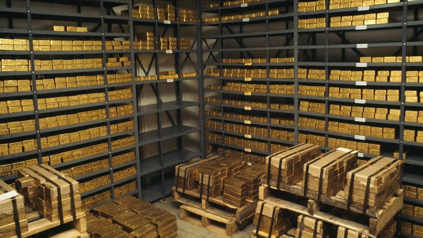 What’s Up With Gold? Here’s Why Everyone Is Rushing In