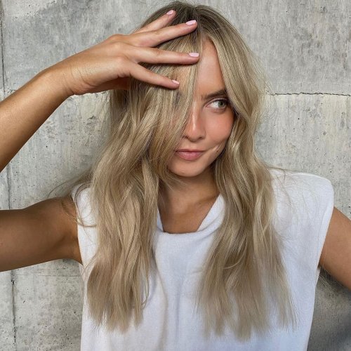 The Easiest Way to Fake Beachy Waves From Home Only Takes 3 Minutes