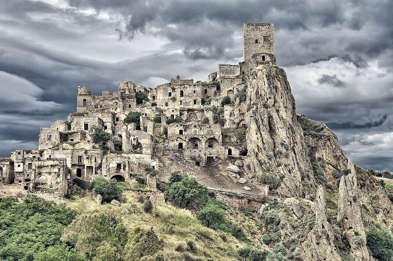5 Amazing Abandoned Towns Around The World