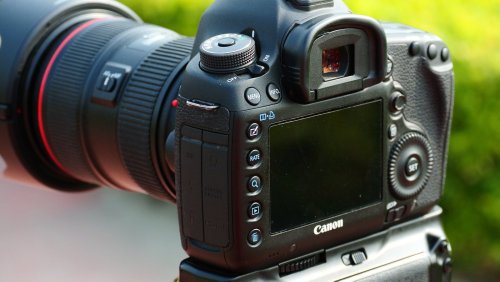 Shopping For A Used DSLR? Here's How To Find The Right One For You