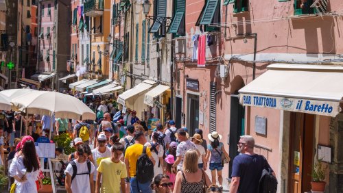 Avoid Big Tourist Crowds In Italy With These Tips