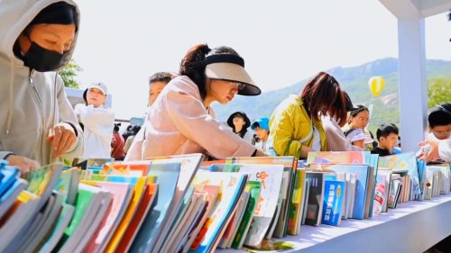 China: National Reading Book Drift Activity in Lianyungang