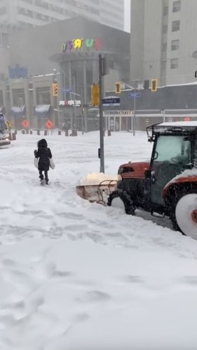 Toronto Digs Out From Massive Ontario Snow Storm