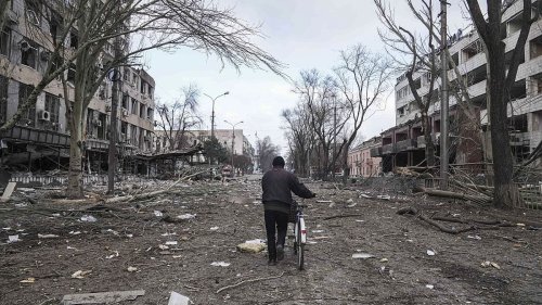 Is the West Abandoning Ukraine?