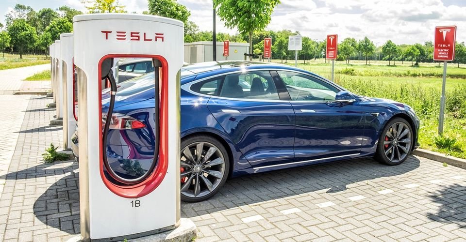 This Is How Much It Costs To Charge a Tesla