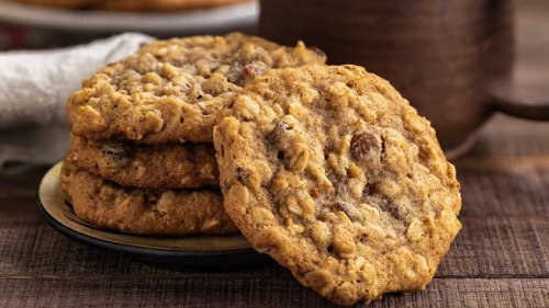 The Only Flour You Need For Perfect Oatmeal Raisin Cookies