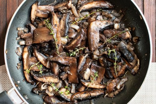 Portobello Mushrooms in Wine and Thyme Everyone Will Rave About