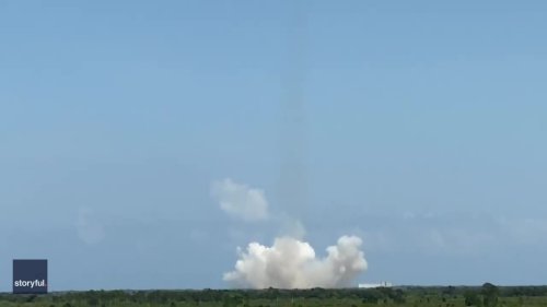 Eyewitness Captures SpaceX Falcon 9 Rocket Launch and Landing at Kennedy Space Center