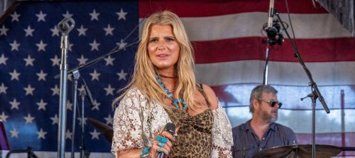Fans are going wild for Jessica Simpson's first performance in 15 years 