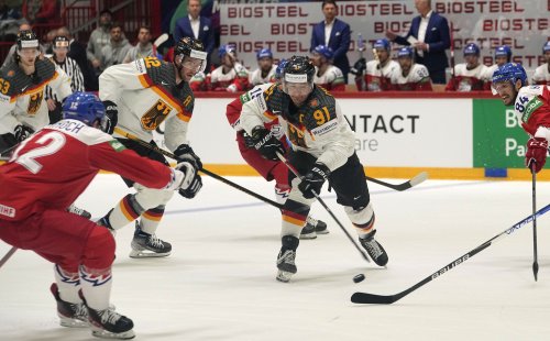 Canada rallies in 3rd, tops Sweden 4-3 in OT in world hockey