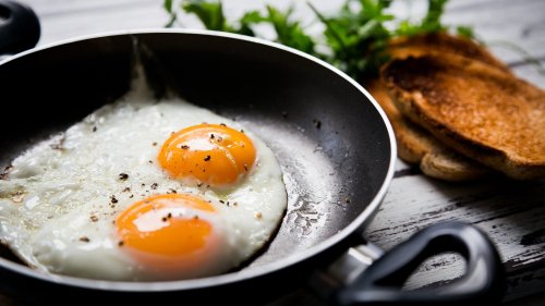 9 Tricks To Prevent Fried Eggs From Spreading