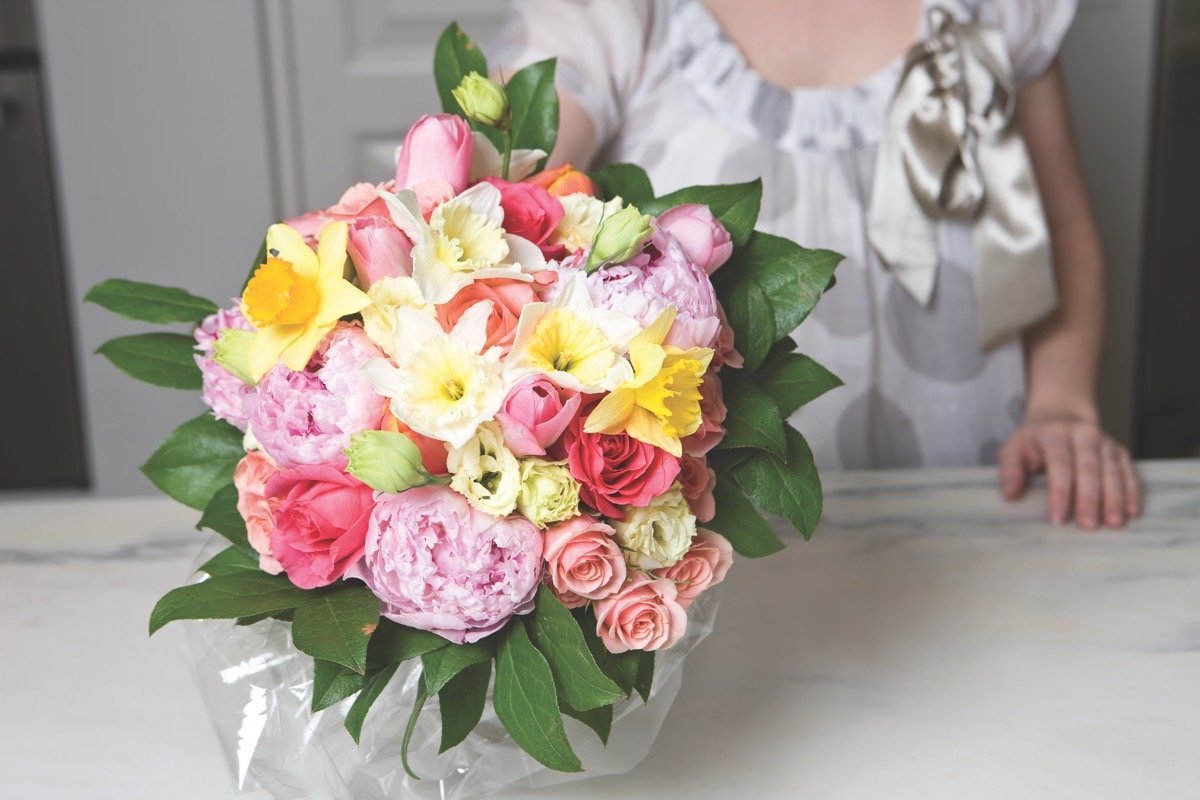 Bring Springtime Indoors: 9 Arrangements with Step-By-Step Instructions