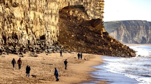 CCTV Video Capture Moment Famed Dorset Cliffs Collapse