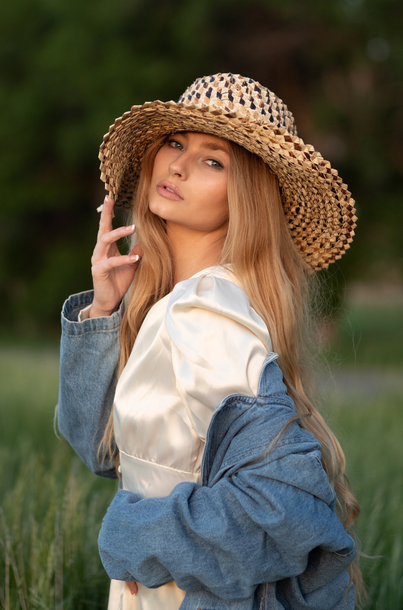 The Leica Gear You Need for Natural Light Portraiture